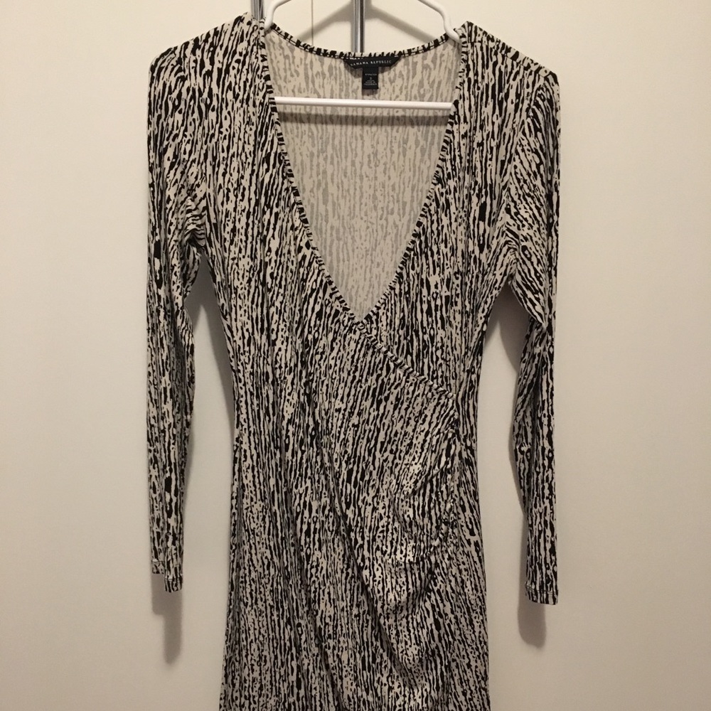 Banana Republic black and white stretch wrap dress